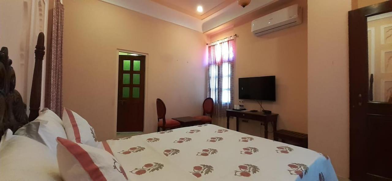 Raj Rajeshwari Haveli Hotel Jaipur Værelse billede