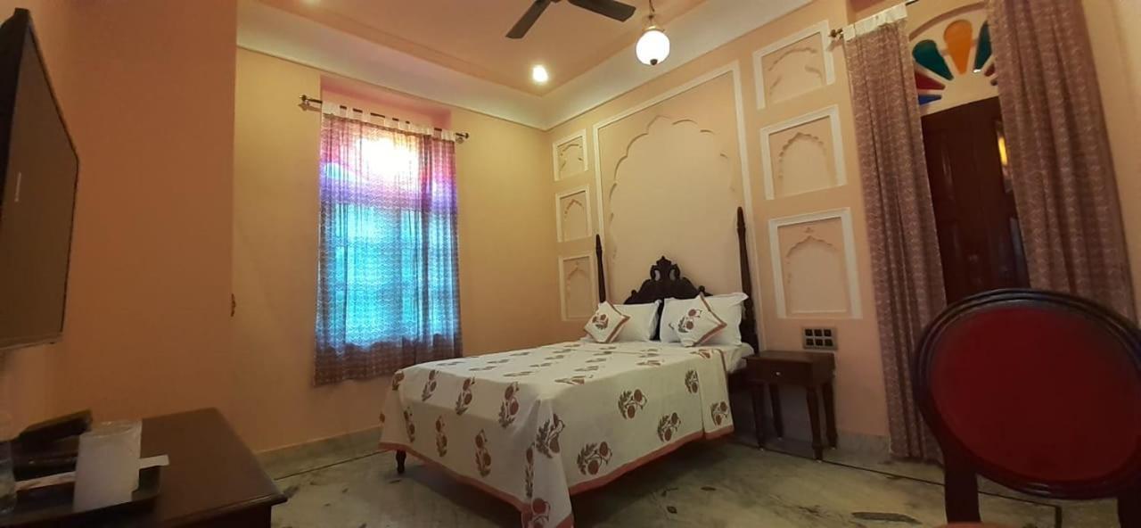 Raj Rajeshwari Haveli Hotel Jaipur Værelse billede