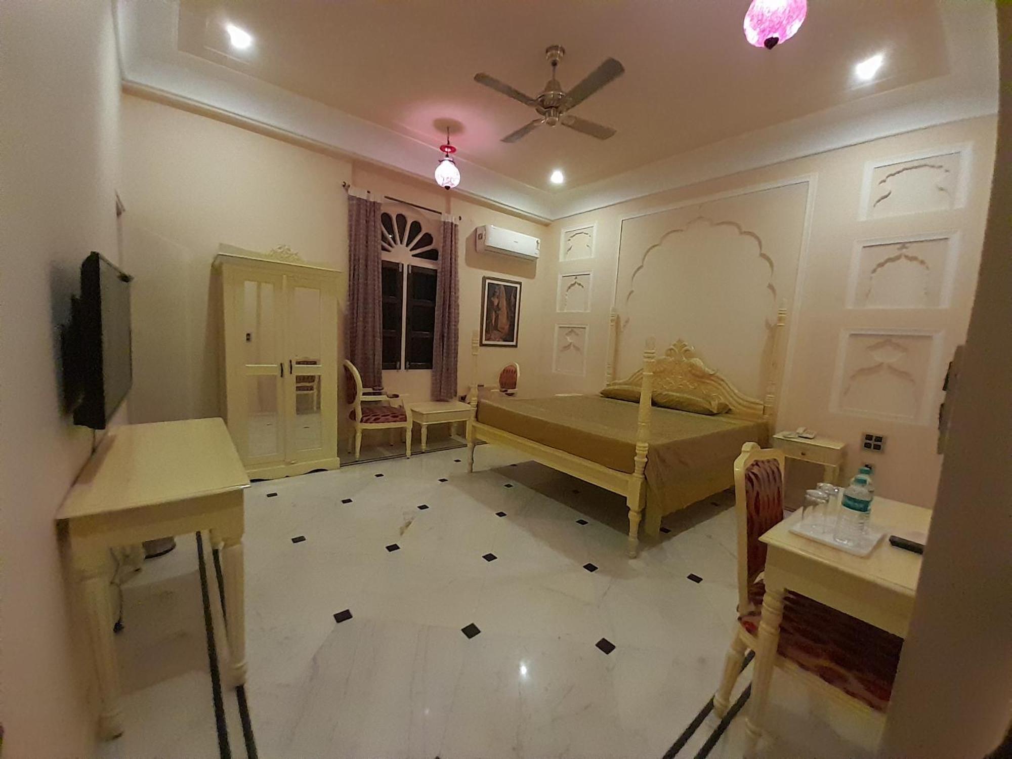 Raj Rajeshwari Haveli Hotel Jaipur Værelse billede
